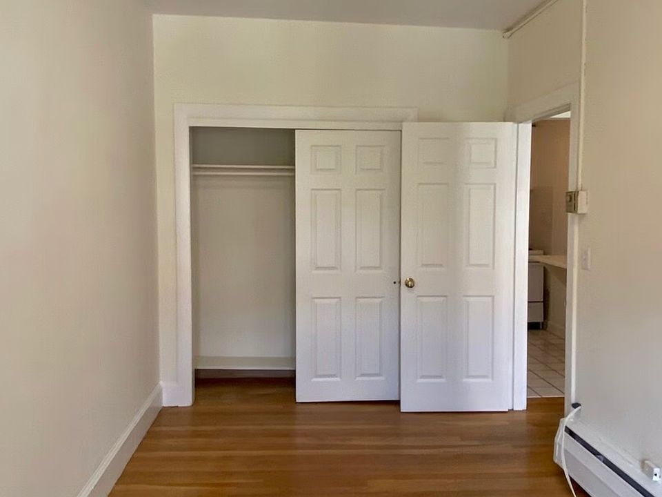 2nd image of 503 Beacon St APT 4