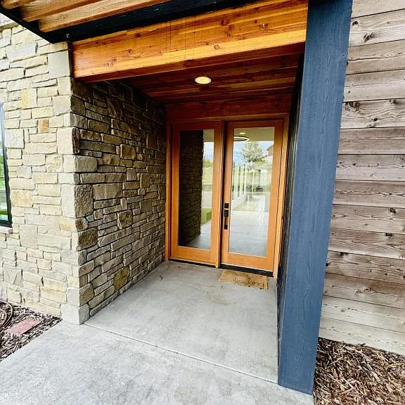 4055 Sunset Ridge Dr — Photo 2