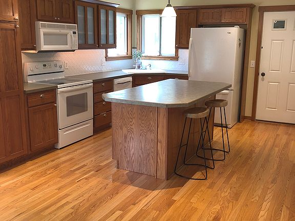 3rd image of 6705 S 88th St