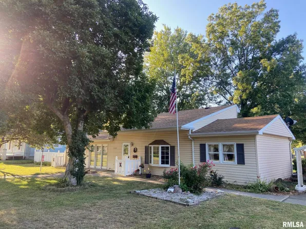 1426 W Adams St, Taylorville, IL 62568