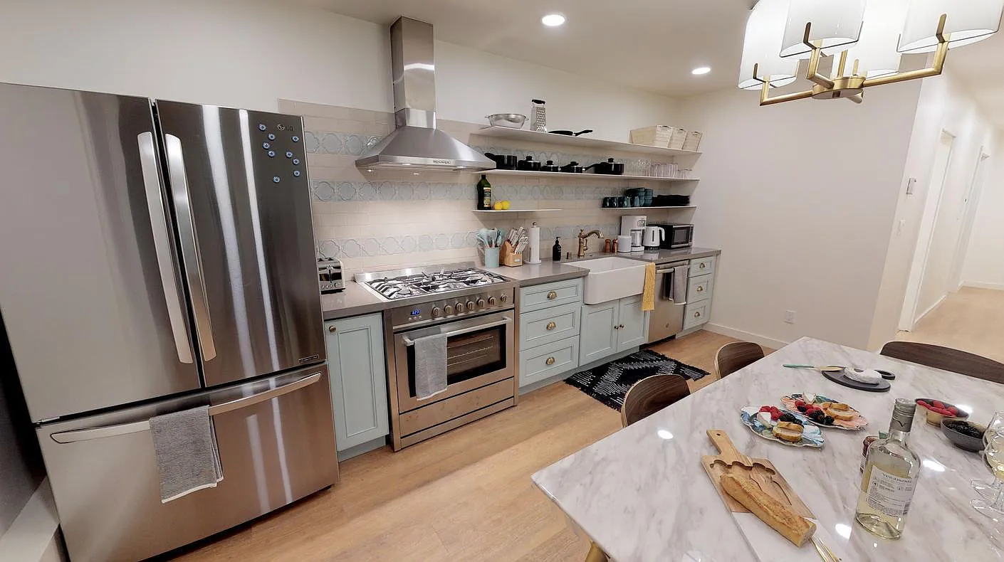 6 bed, 2400 sqft, $1,850 — Photo 3