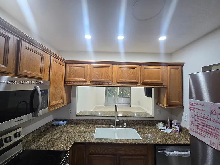5151 W Oakland Park Blvd #303 — Photo 11