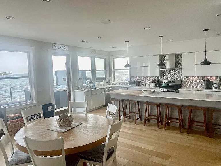 727 E Broadway — Photo 34