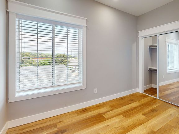 3rd image of 1211 Hedge Ave Unit 4