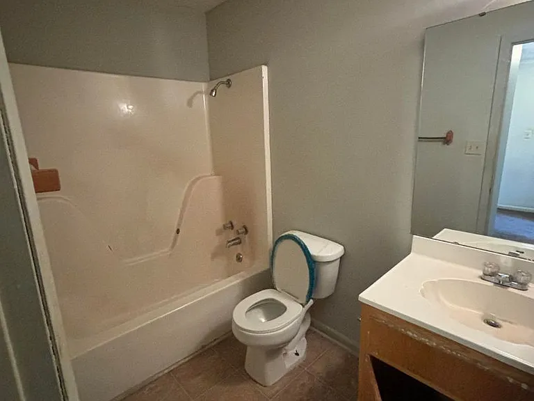 Feemster Lake Apartments — Photo 31