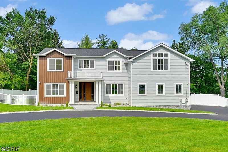 1st image of 15 Orchard Ln