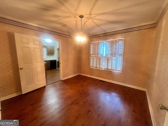 2nd image of 127 W Stuart Ave