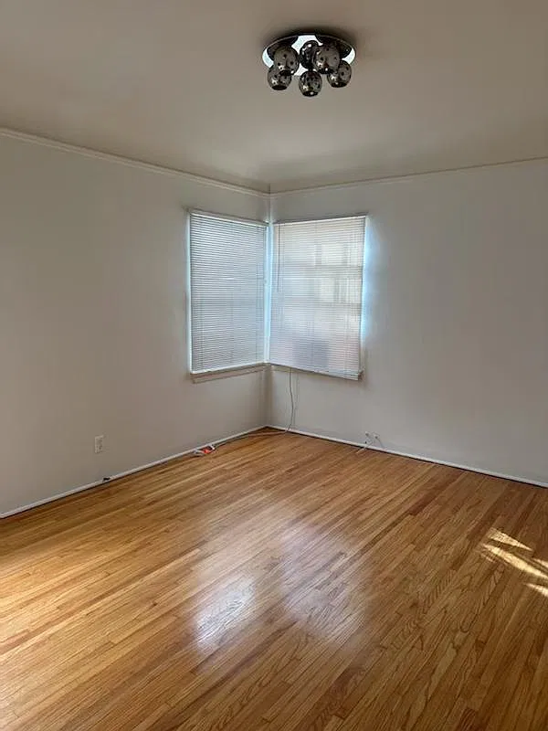 606 N Genesee Ave — Photo 2