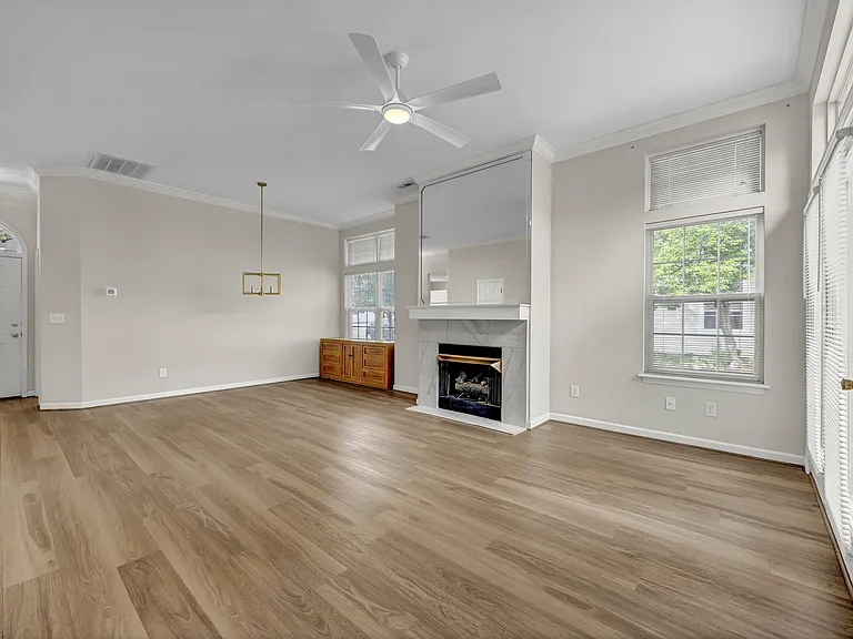 3809 Mayfield Ct — Photo 5