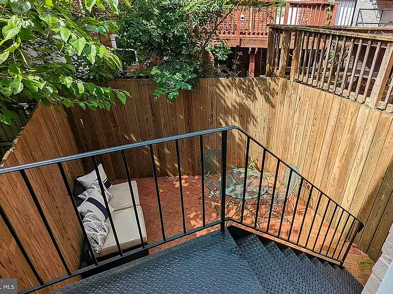 1228 G St SE — Photo 4