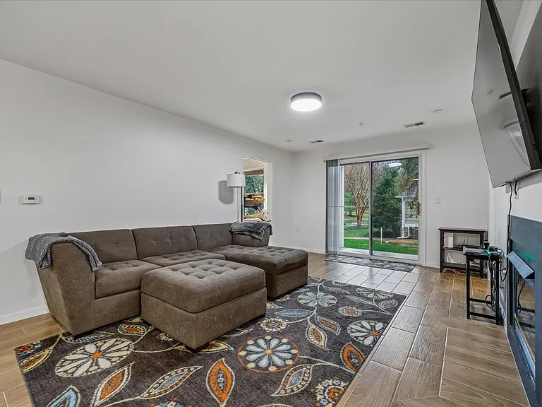 10010 Vanderbilt Cir #39 — Photo 5