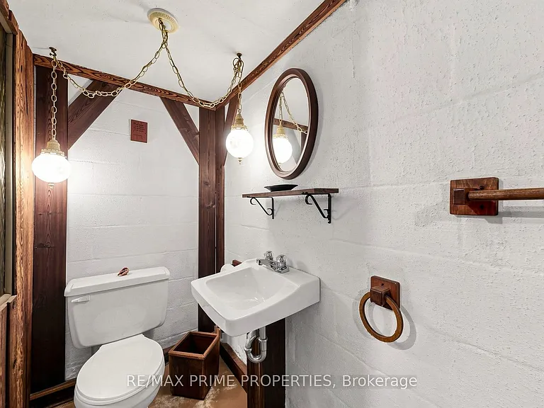 33 Irvington Cres — Photo 28