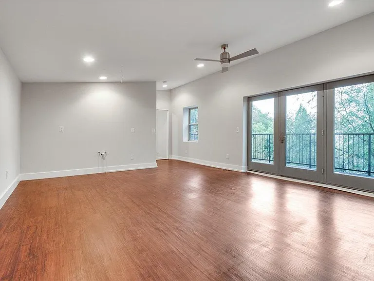 320 Seitz St — Photo 13