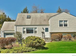 6 Clovebrook Rd, Valhalla, NY 10595