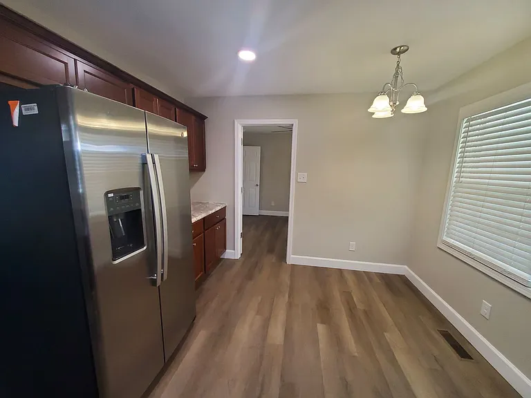 1208 Hillsboro St — Photo 4