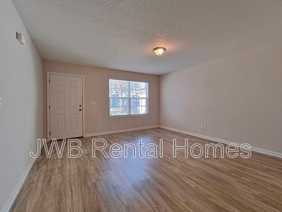 4th image of 1287 Pangola Dr