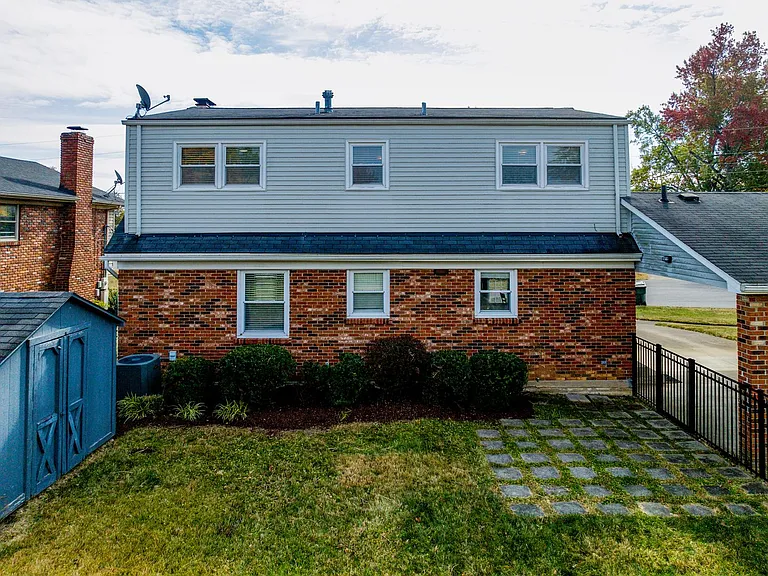 9903 Welshpool Ct — Photo 5