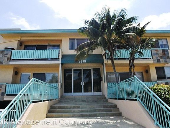 5th image of 3675 Clarington Ave #16