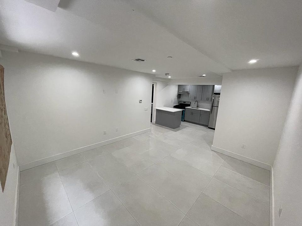 1st image of 2692 Creston Ave #1