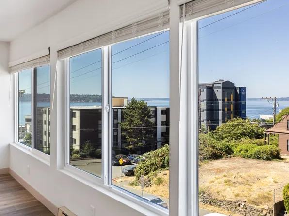 Modern Apartments in Queen Anne Steps from Climate Pledge Arena!