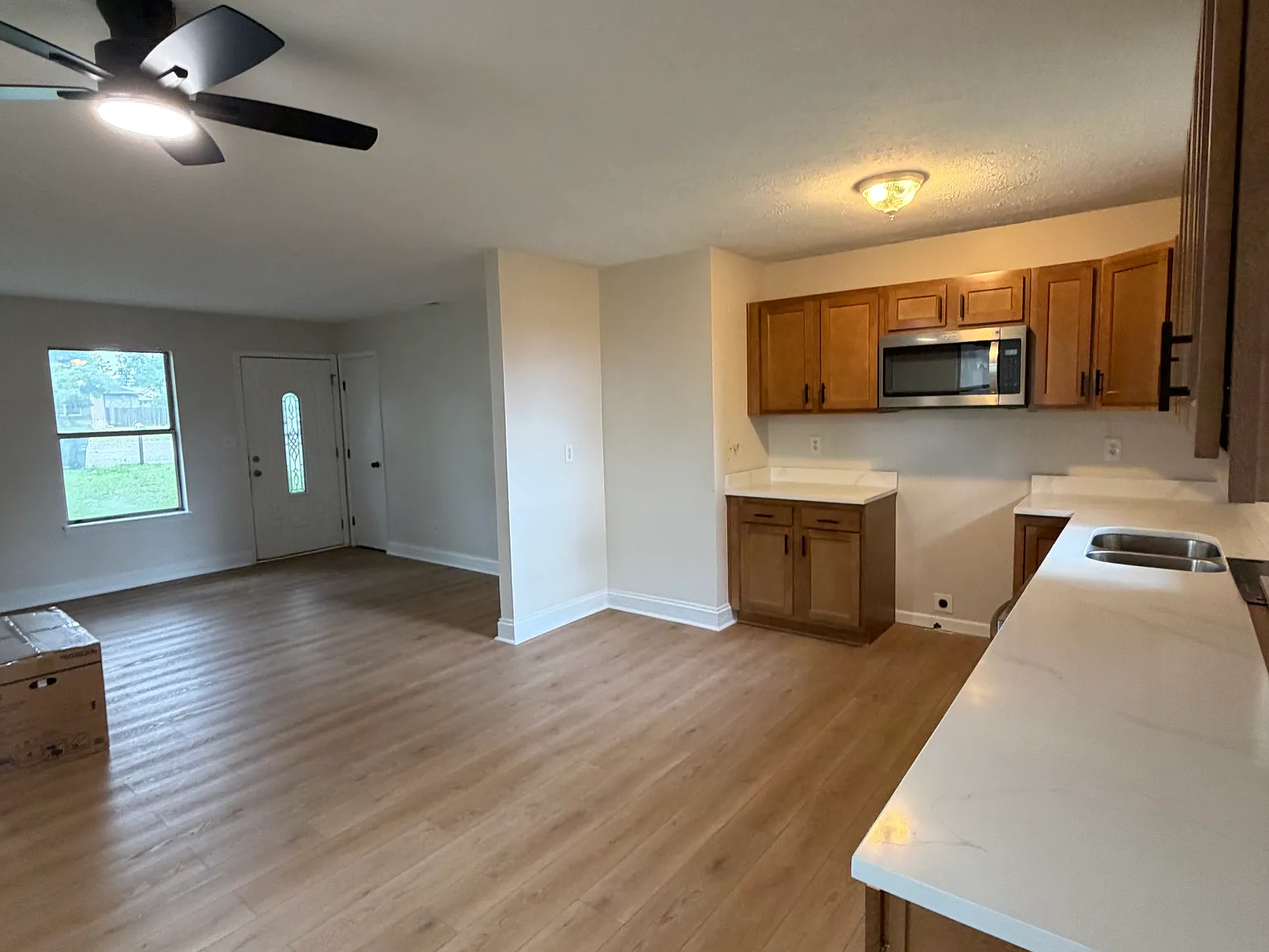 3 bed, 1042 sqft, $1,500 — Photo 3