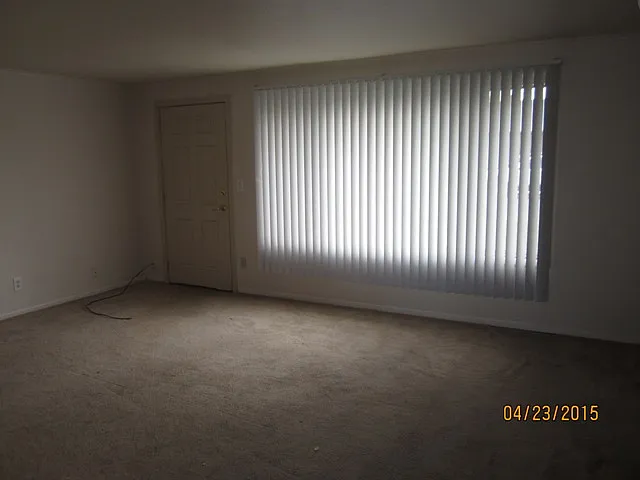 Charming 2-Bedroom Home with Spacious Fenced Backyard! — Photo 4