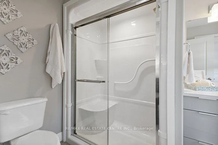 815 Sarnia Rd #1 — Photo 5