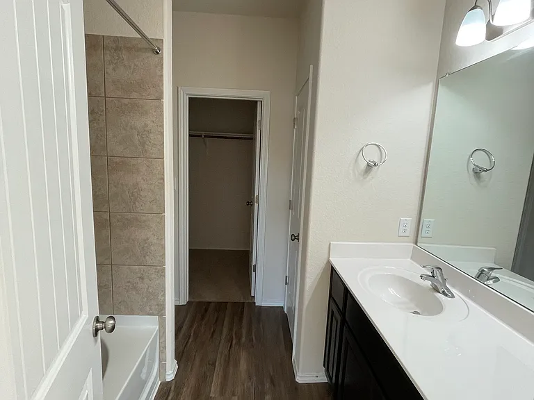 141 Buttercup Bnd — Photo 9