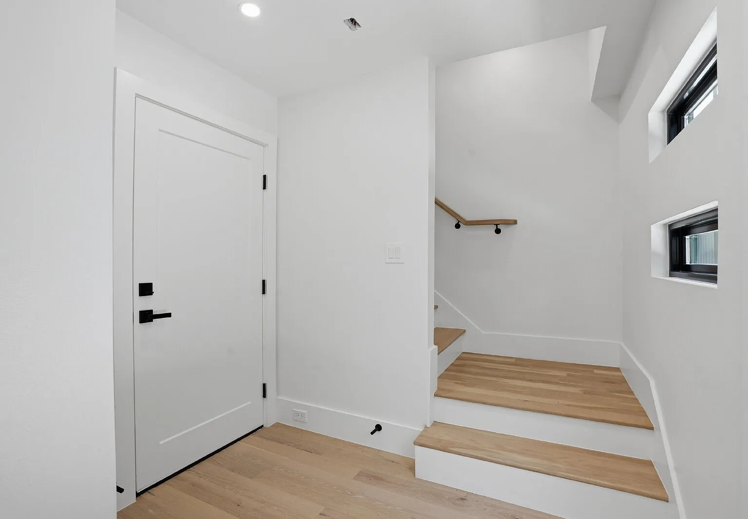 4526 Cabell Dr — Photo 3