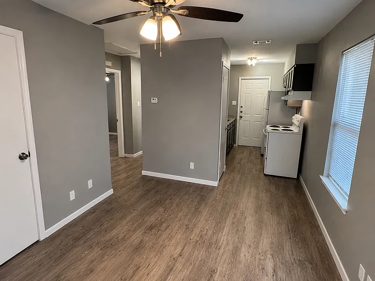 844 E Sunshine Dr #202 — Photo 3