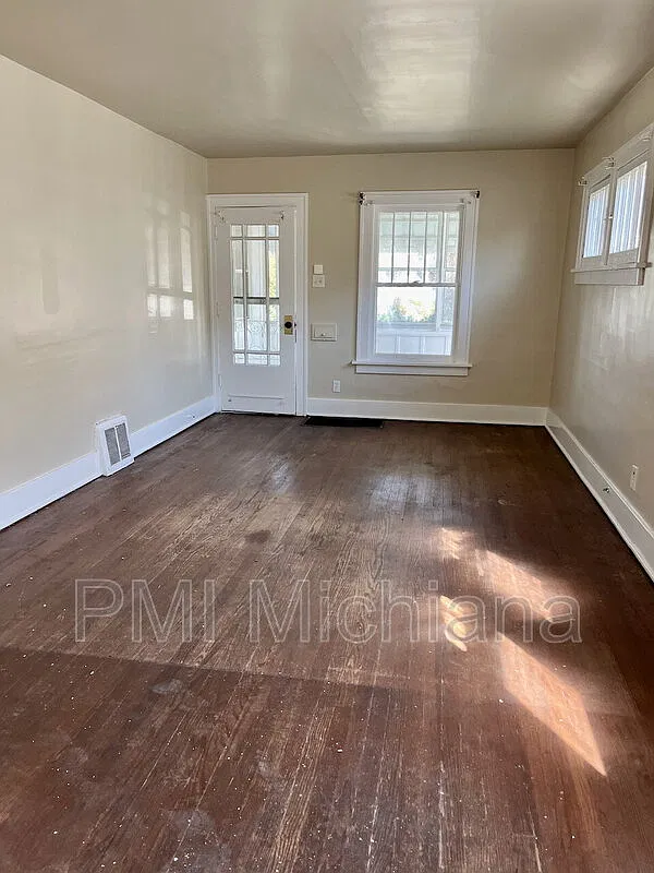 2 bed, 1.0 bath, 814 sqft, $1,100 — Photo 3
