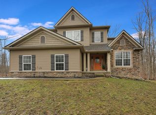 9000 Knotty Pine Ln, Chardon, OH 44024