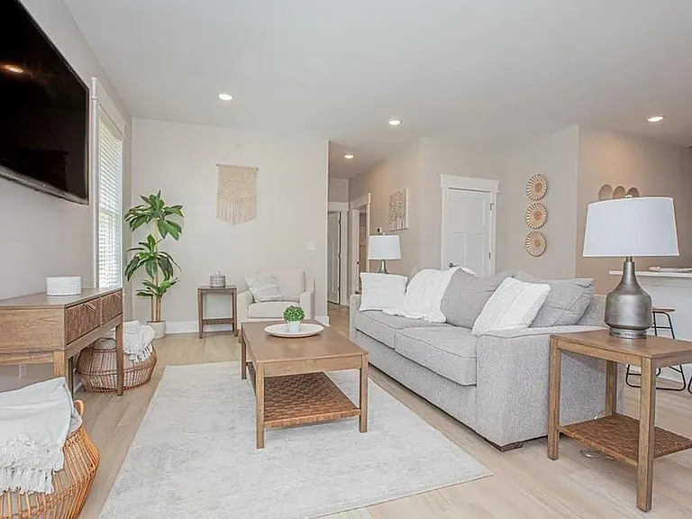 8635 Pebble Creek Dr — Photo 3