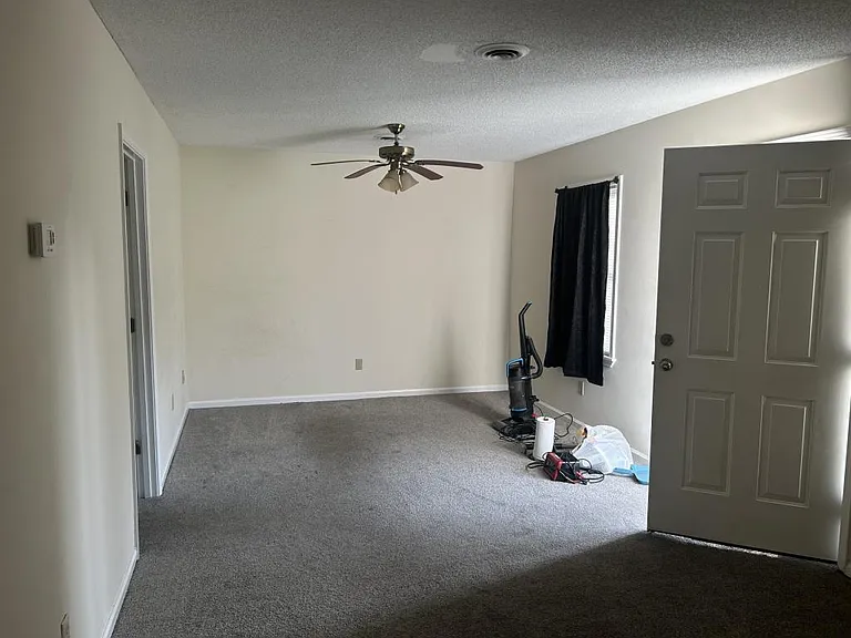 2504 Hyde Cir #A — Photo 3