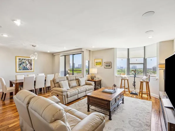 651 Bering Dr Unit 1402, Houston, TX 77057