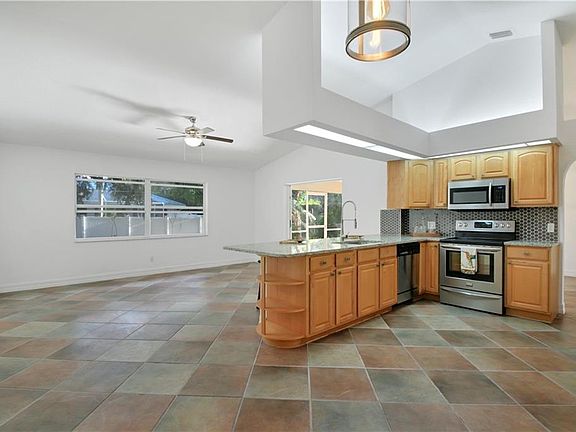3rd image of 929 Tropical Ave