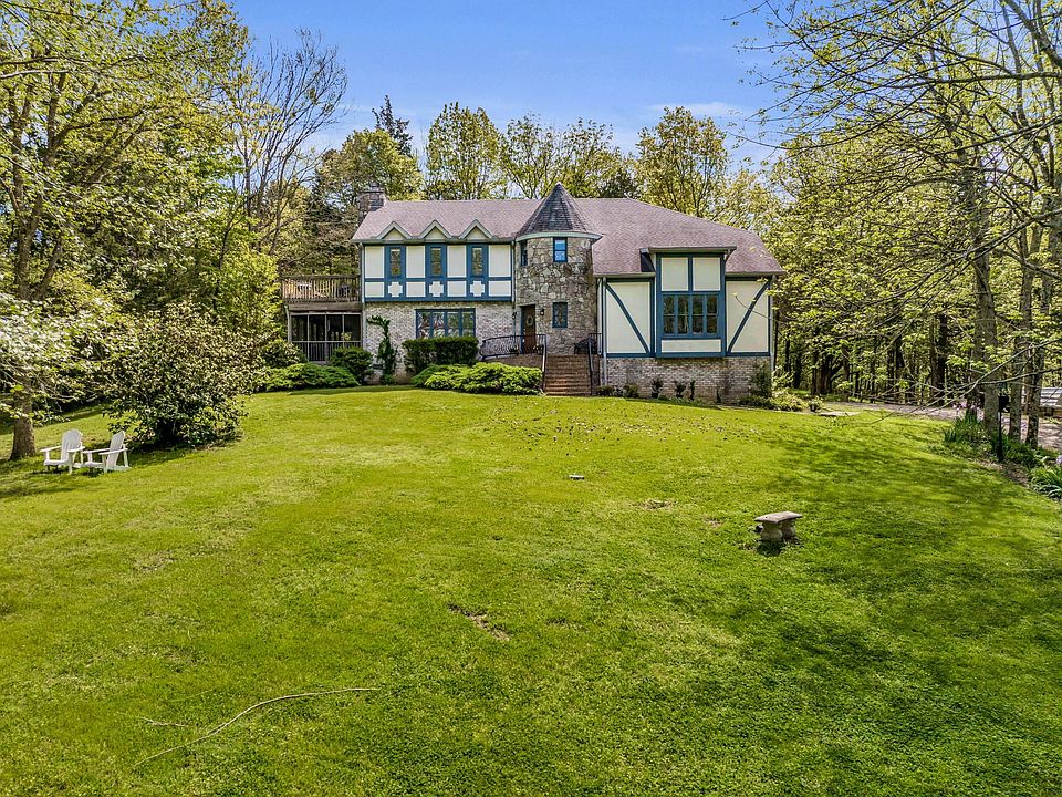 1st image of 200 Pond Dr