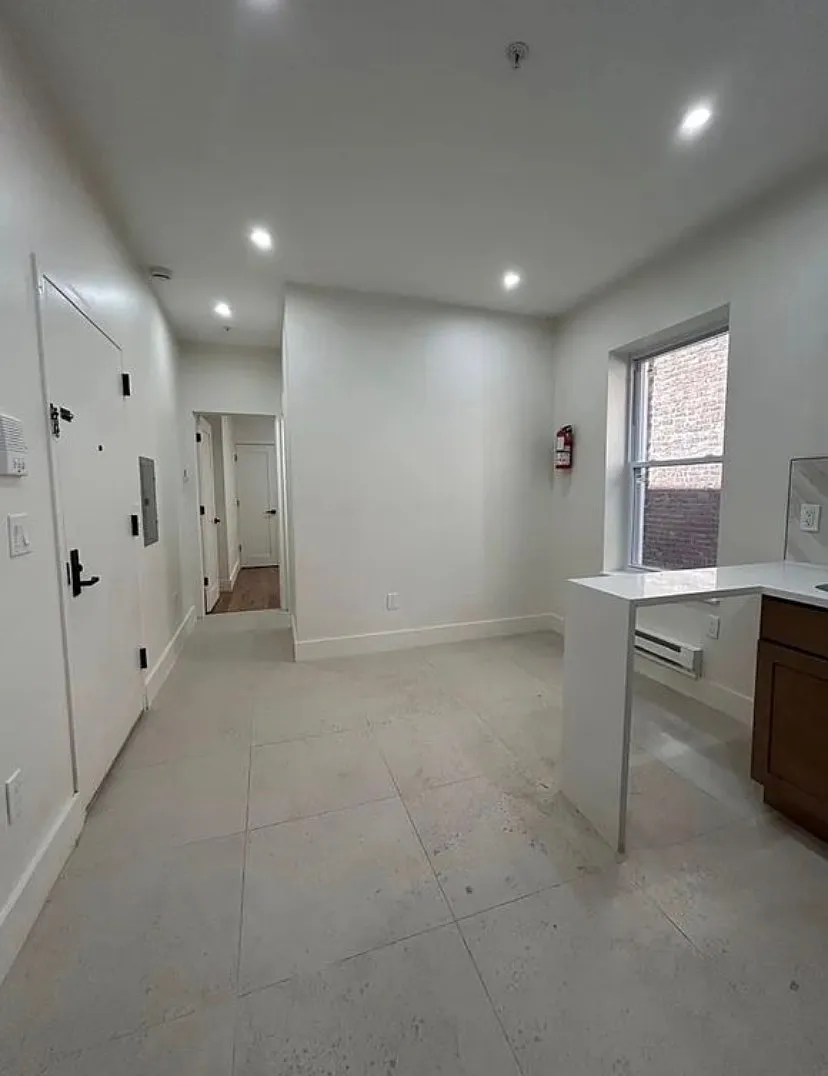 2 bed, 604 sqft, $2,050 — Photo 3