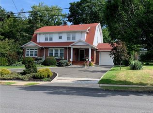 9 Myrtle Blvd, Larchmont, NY 10538