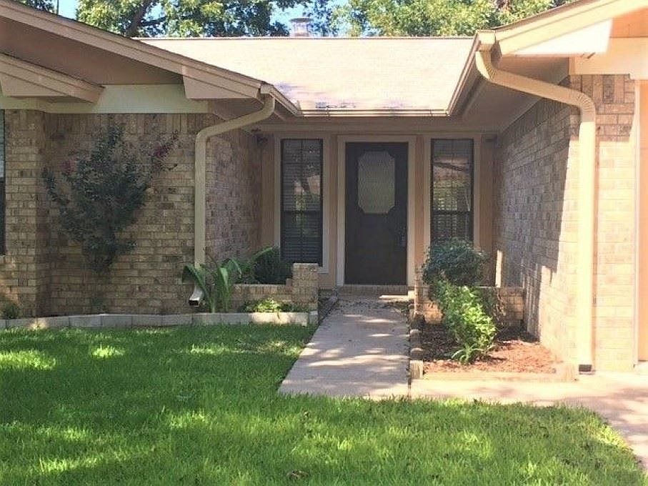 2nd image of 348 San Saba St