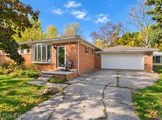 281 Lorberta Ln, Waterford, MI 48328