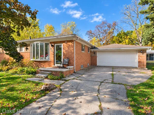 281 Lorberta Ln, Waterford, MI 48328