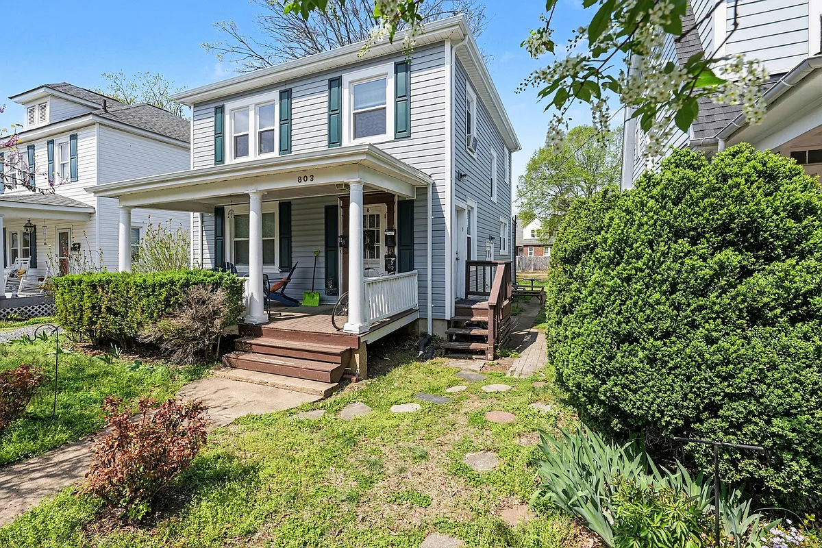 Building Photo - 803 Wolfe St #B