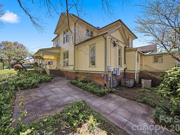 37th image of 121 5th Ave NE