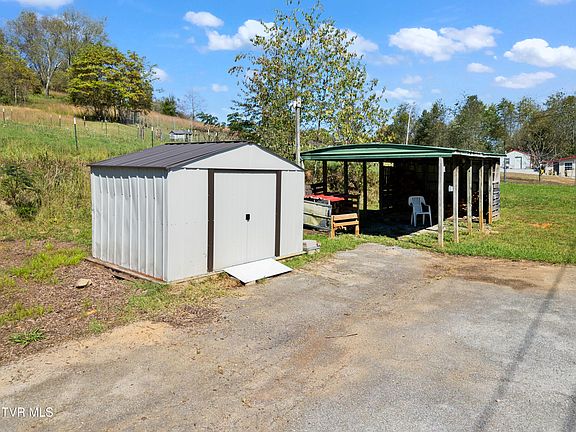 3rd image of 499 Campbell Cir