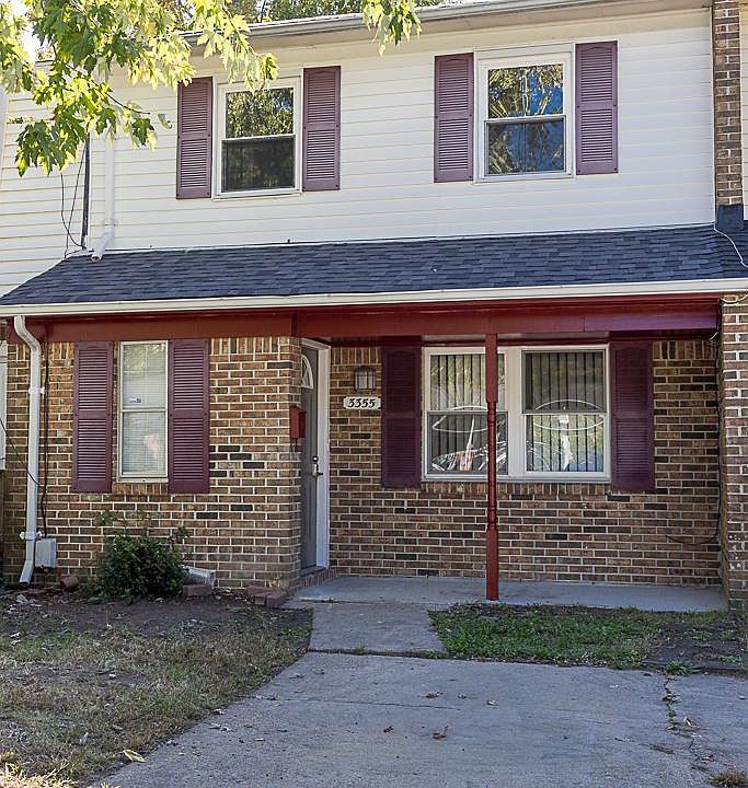 Beautiful townhome - centrally located in the heart of Virginia Beach.