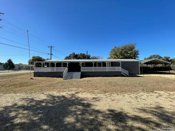 827 Private Road 1501, Bandera, TX 78003