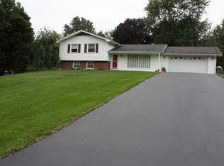 24 Arabian Trl, Springfield, IL 62702