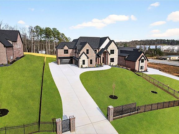 2nd image of 405 Thunder Rd