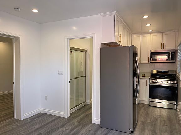 5th image of 211 Euclid Ave #D